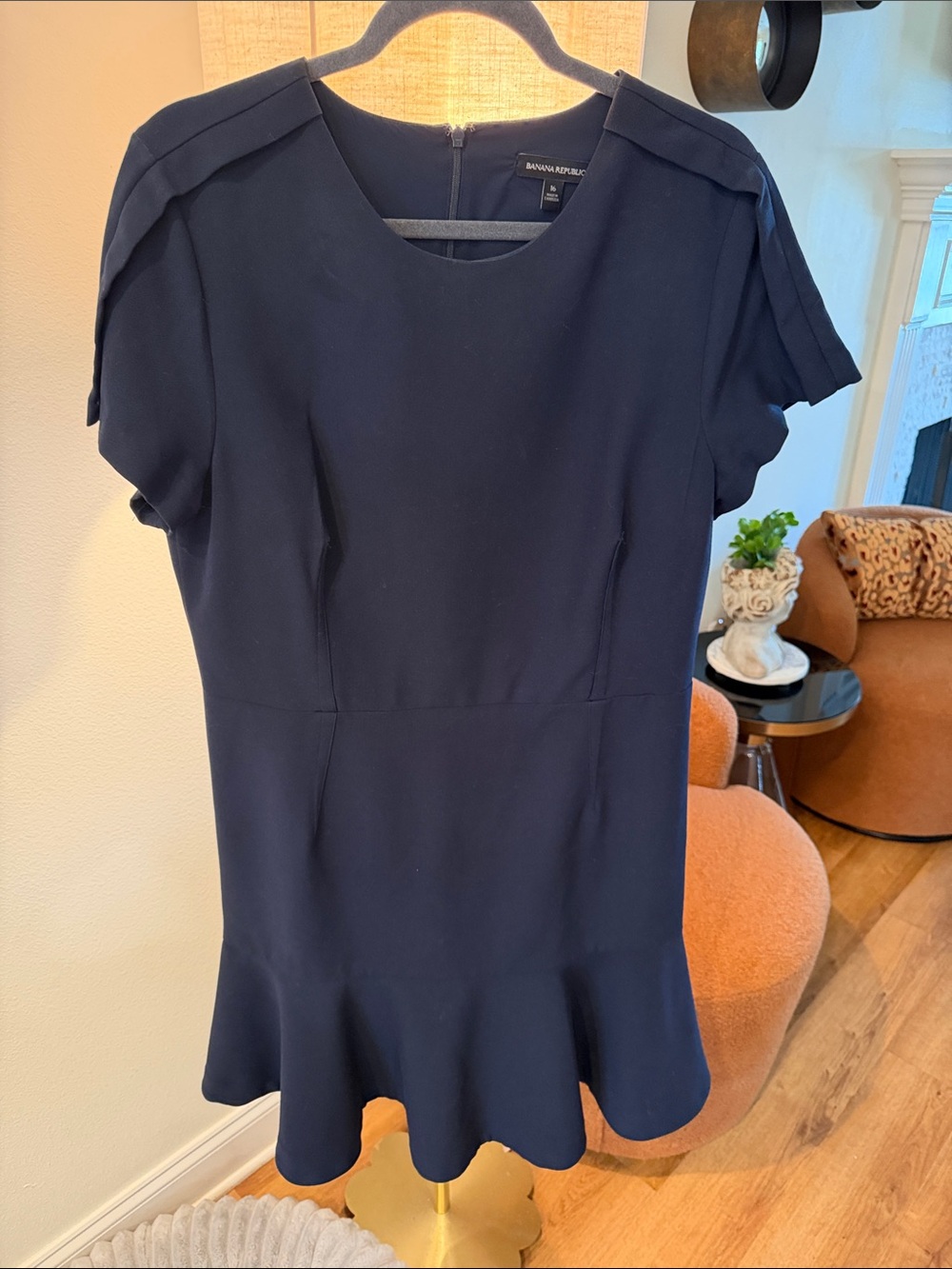 Banana Republic Navy Short Sleeve fitted dress. Ruffled hem plus size